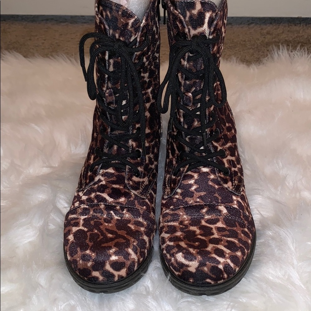 Leopard boots